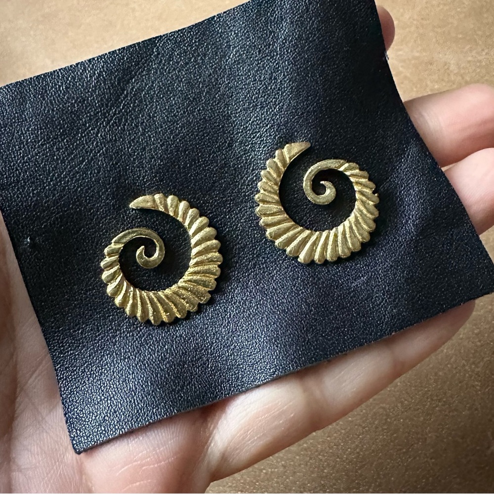 Sea beach spiral coil earring studs gold brass stainless steel posts boho - Picture 4 of 7